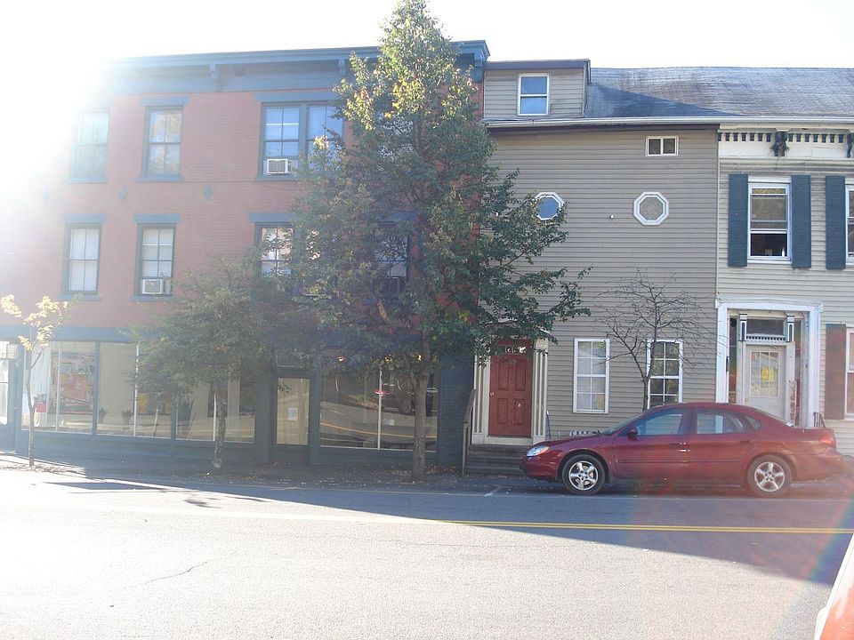 2nd image of 475 Main St