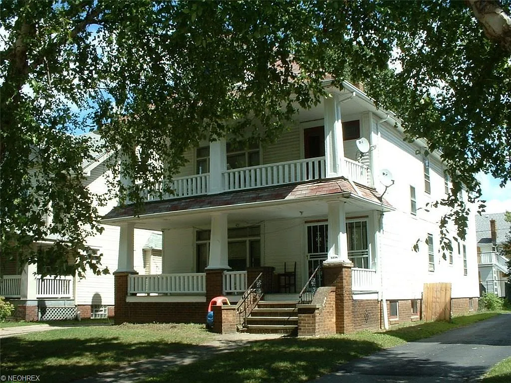3379 W 100th St photo 1