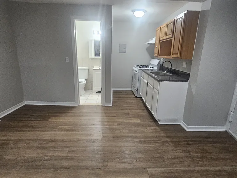104 Sherman Ave #8A — Photo 2