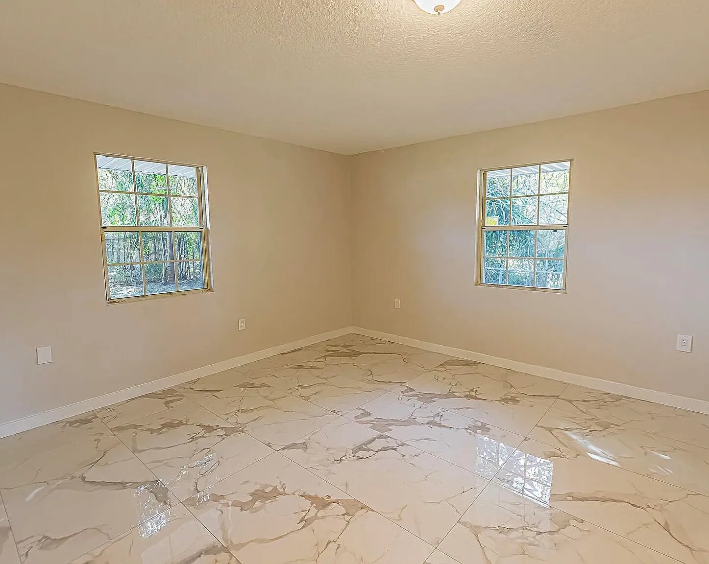 4 bed, 3.0 bath, 2015 sqft, $3,000 — Photo 2