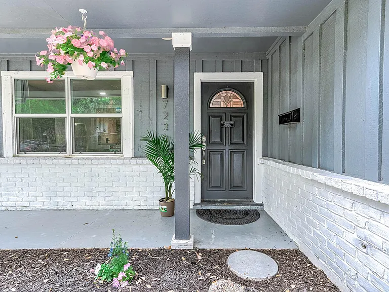 7230 Edgemoor Dr — Photo 2