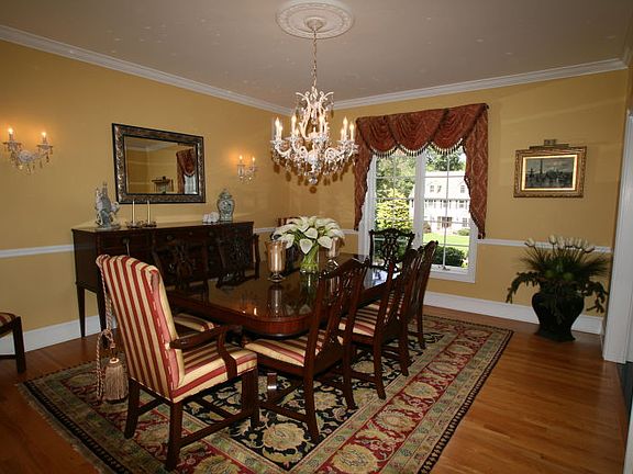 3rd image of 7 Snowberry Ln