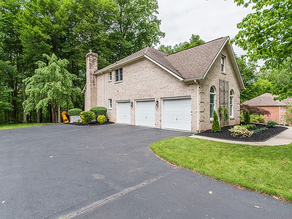3rd image of 820 Sidehill Dr