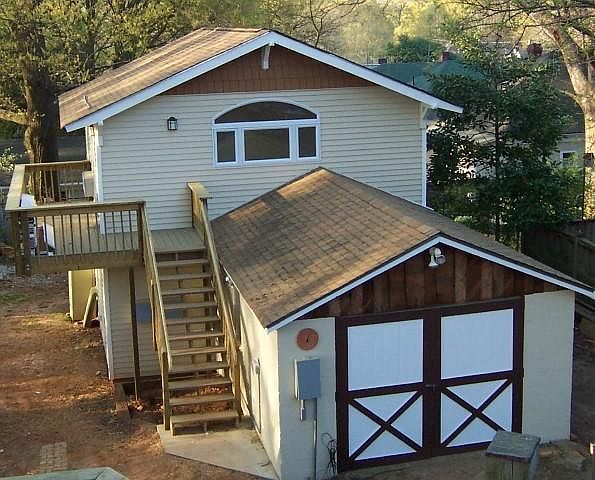 Second story carriage house