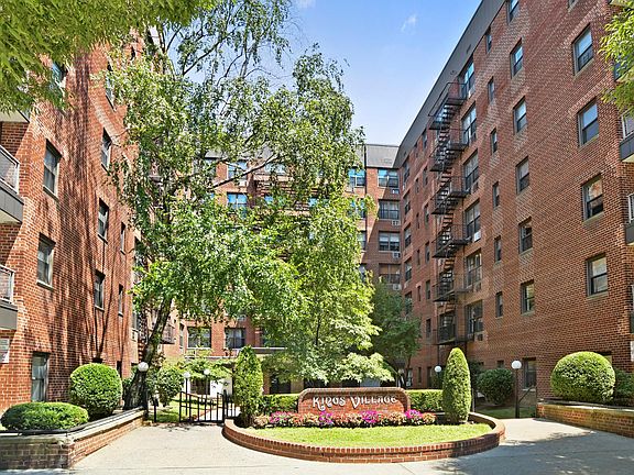 4th image of 1200 E 53rd St APT 7M