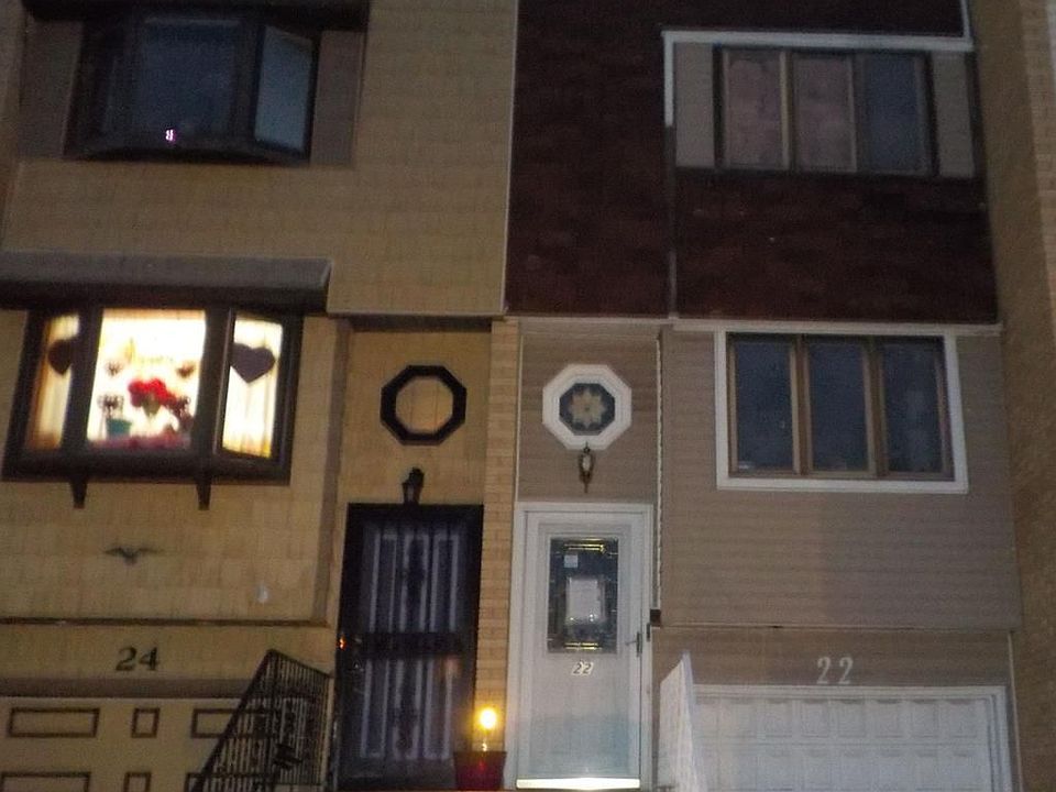 1st image of 22 Dogwood Dr