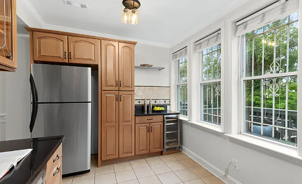 6 bed, 2620 sqft, $965 — Photo 3