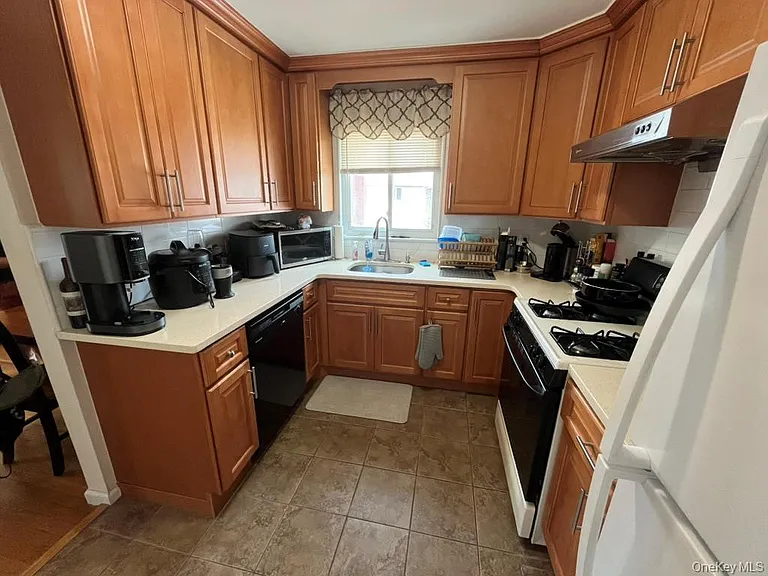 551 W Walnut St #UPPER — Photo 13
