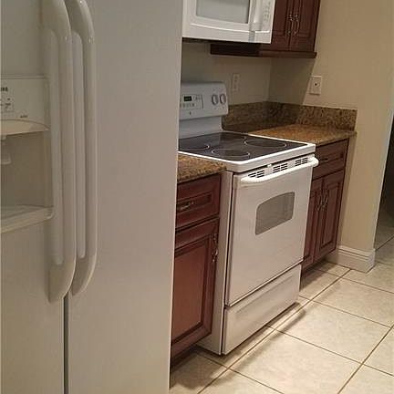 4th image of 1521 SE 8th Pl