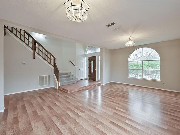 5th image of 5717 Marquette St