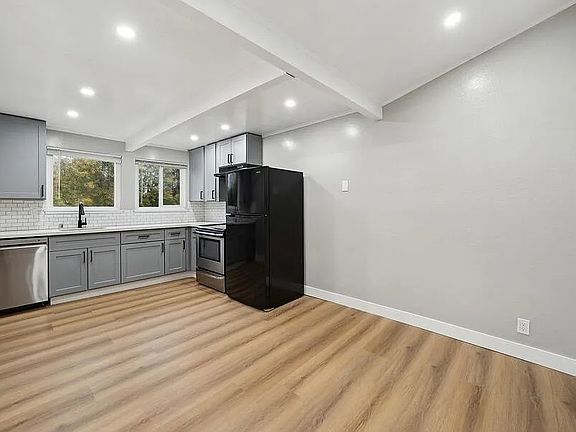 4th image of 3553 Alma St #15