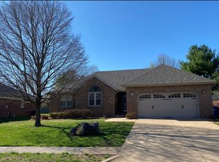 1324 W Grayrock Dr, Springfield, MO 65810