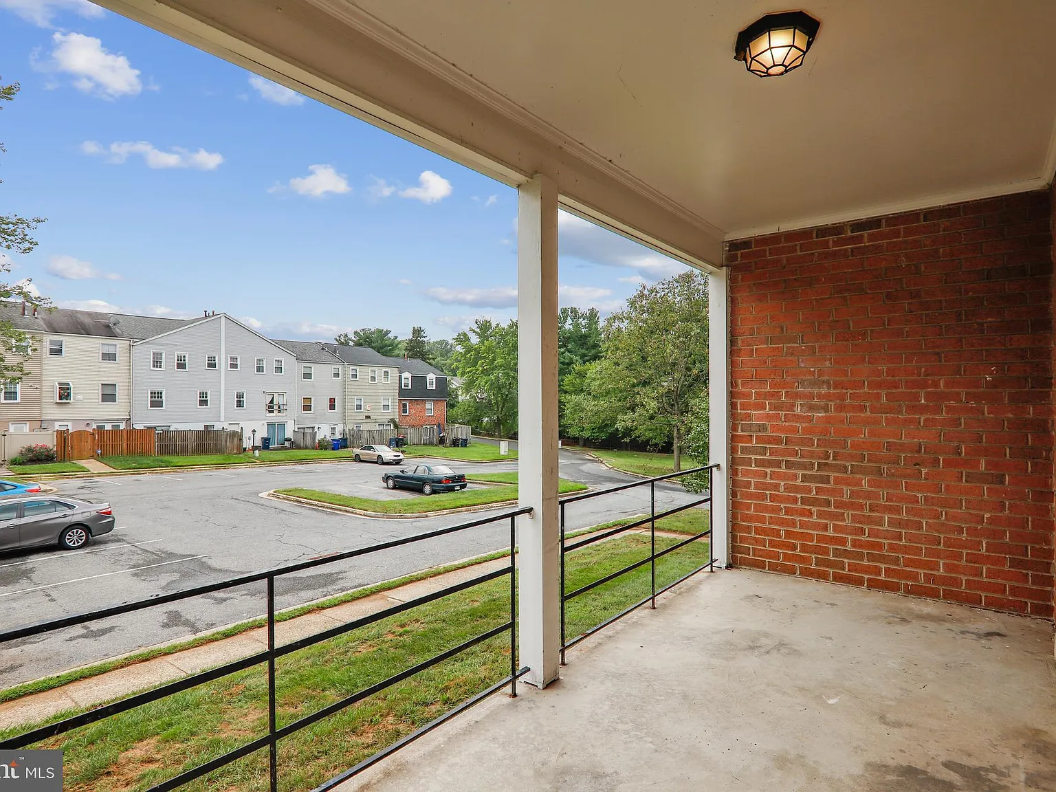 3 bed, 1936 sqft, $3,000 — Photo 4