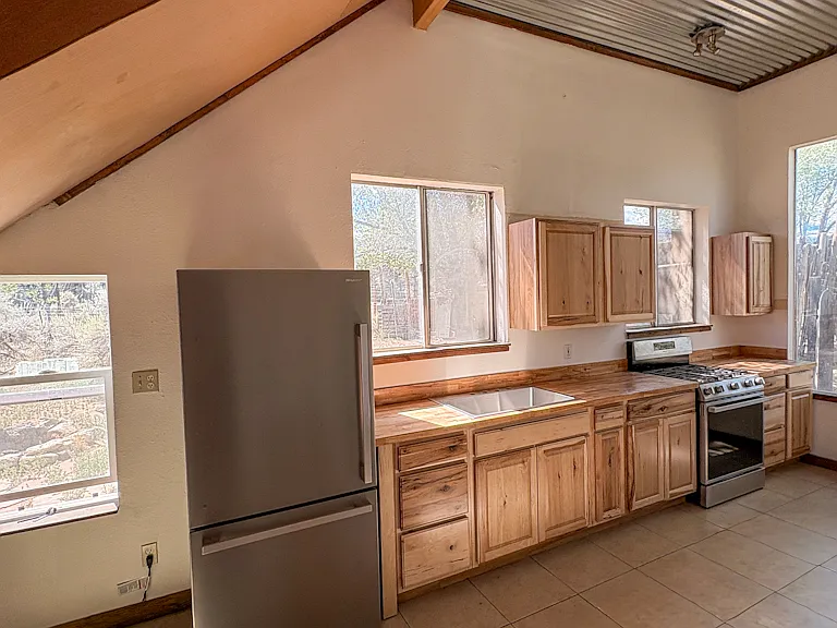519 Este Es Rd #A — Photo 4