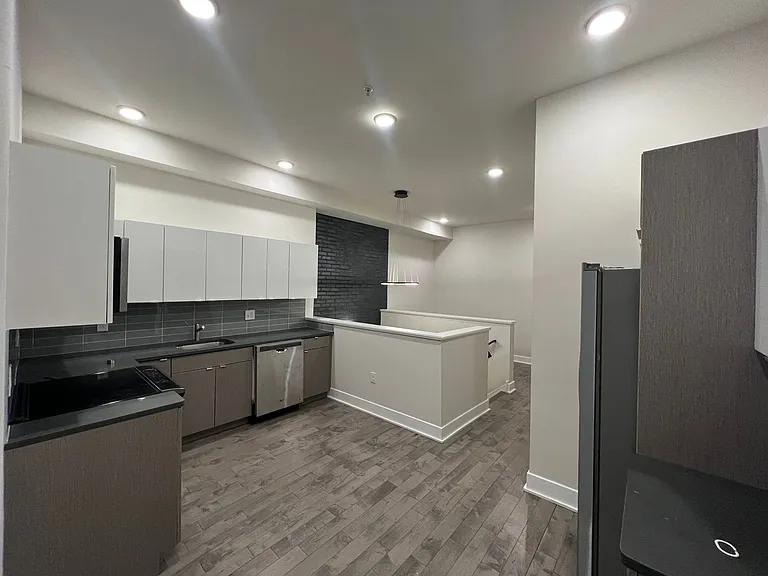 Brand New Luxury Apartments — Photo 19