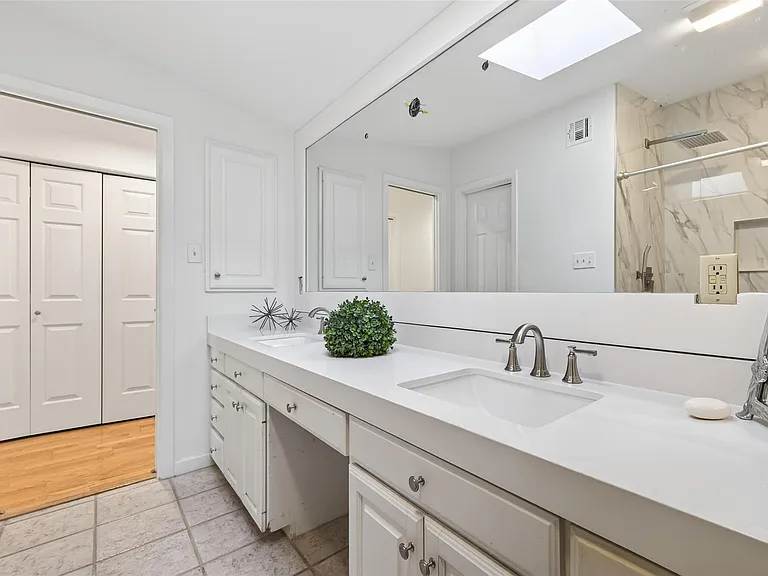 5643 Piping Rock Ln — Photo 42