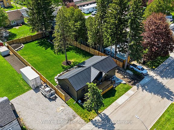 5th image of 550 Wellington St