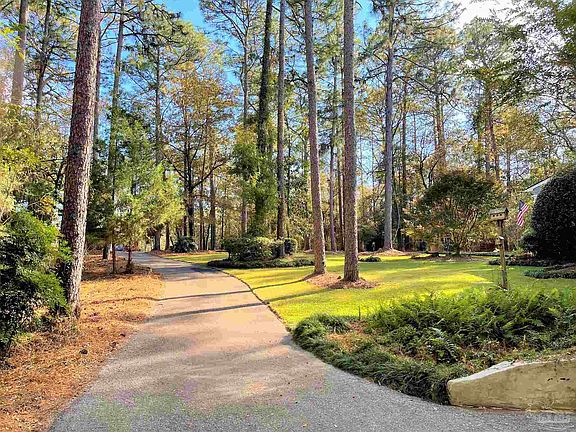 2nd image of 504 Brookwood Dr