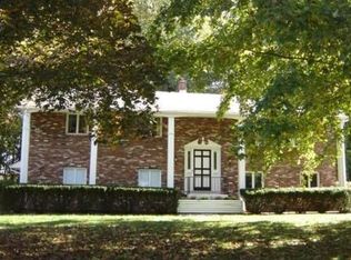 11 Edgewood Ln, Agawam, MA 01001