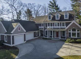 15490 Oak Ridge Dr, Spring Lake, MI 49456