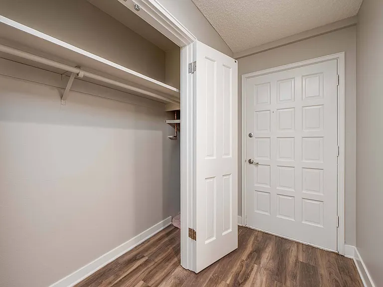 The Regent at Bellevue Way Apartments — Photo 30
