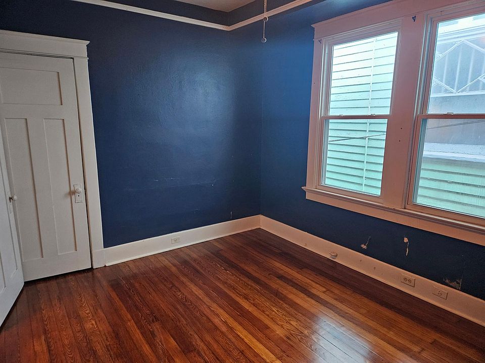 UPSTAIRS BEDROOM