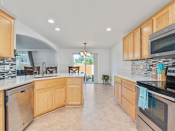 2nd image of 4006 NE 95th Cir