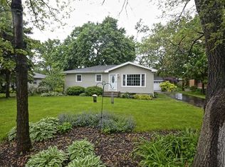 318 Village Rd, Willowbrook, IL 60527