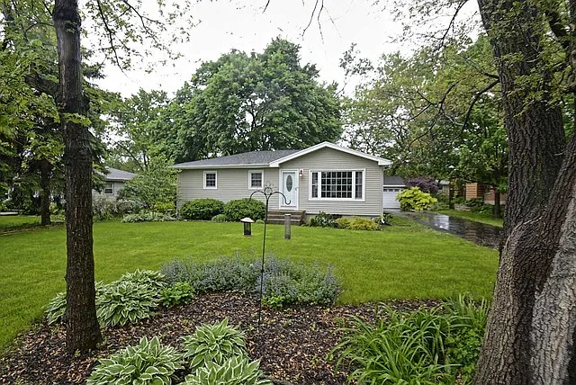 318 Village Rd photo 1
