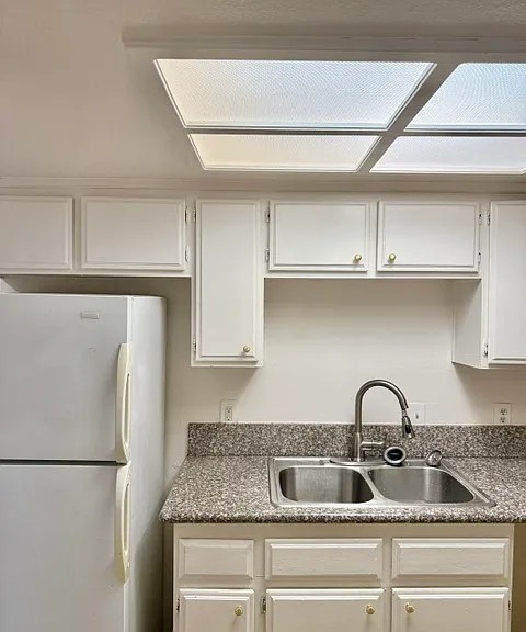 382 N Avenue 52 #202 — Photo 2