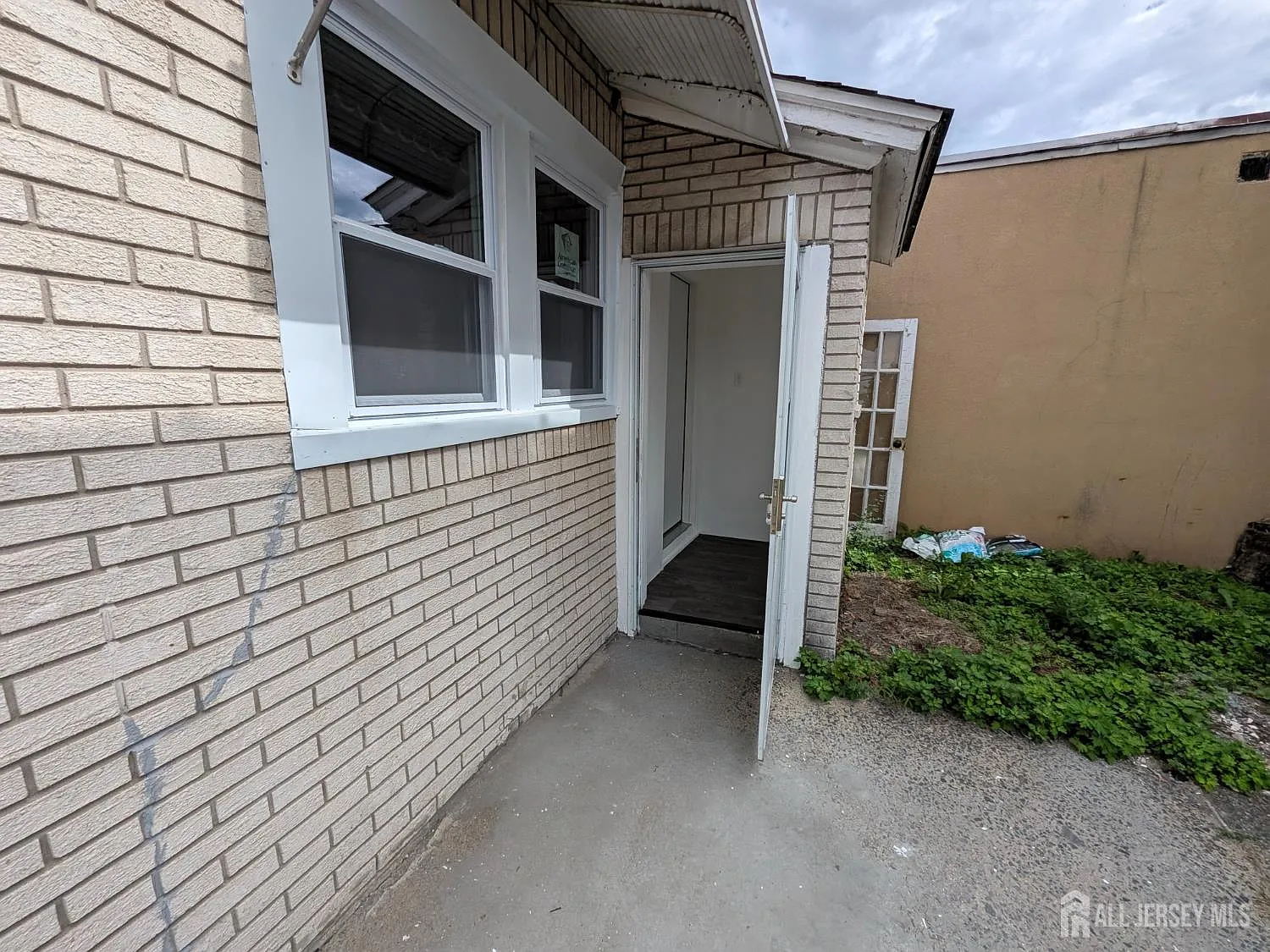 121 Kossuth St — Photo 3