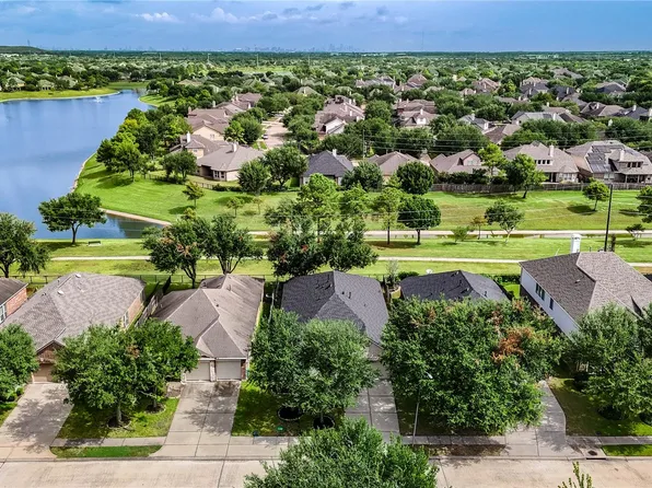 13401 Highland Lake Ln, Pearland, TX 77584