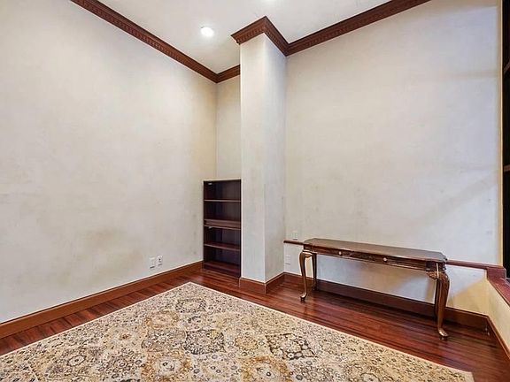4th image of 123 Queen Anne Ave #101