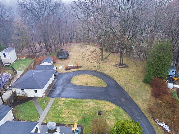 3rd image of 206 Bluff Dr