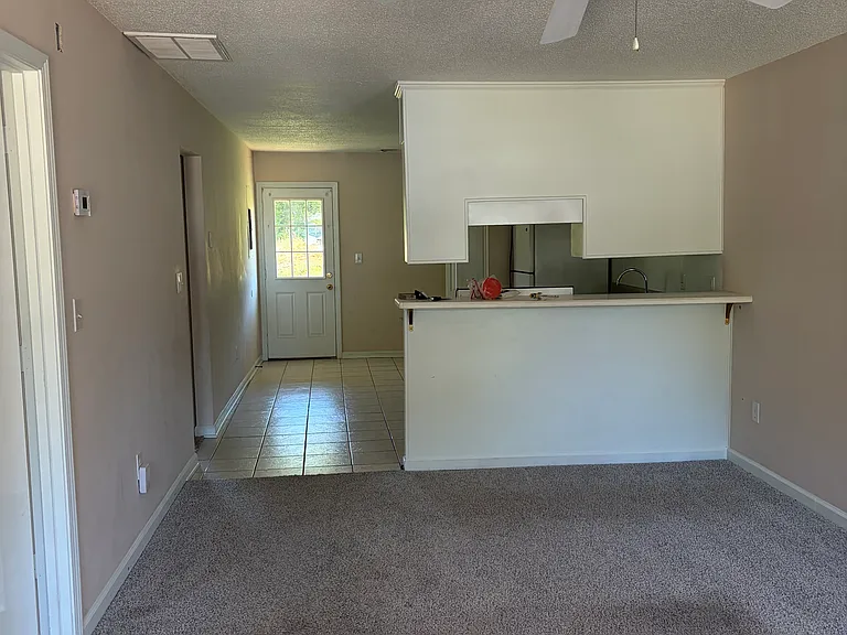 1302 Phyllis Dr #B — Photo 2
