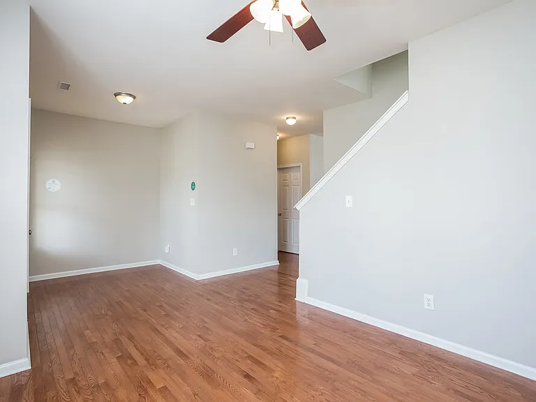 200 Willowbrook Cir — Photo 2