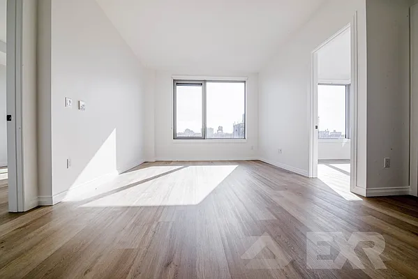 Rented by EXR | media 12