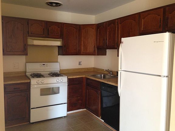 Kitchen - Fridge not included