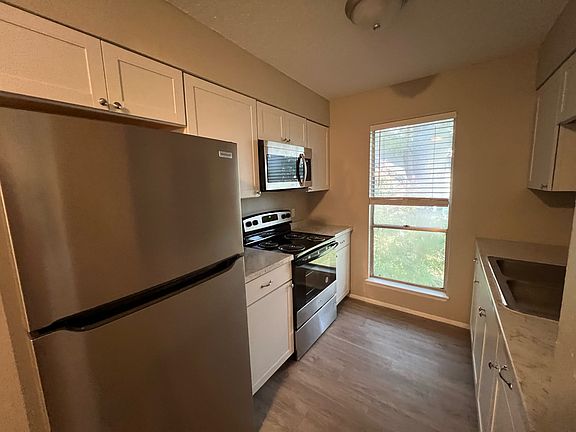 3rd image of 1300 N College St #203