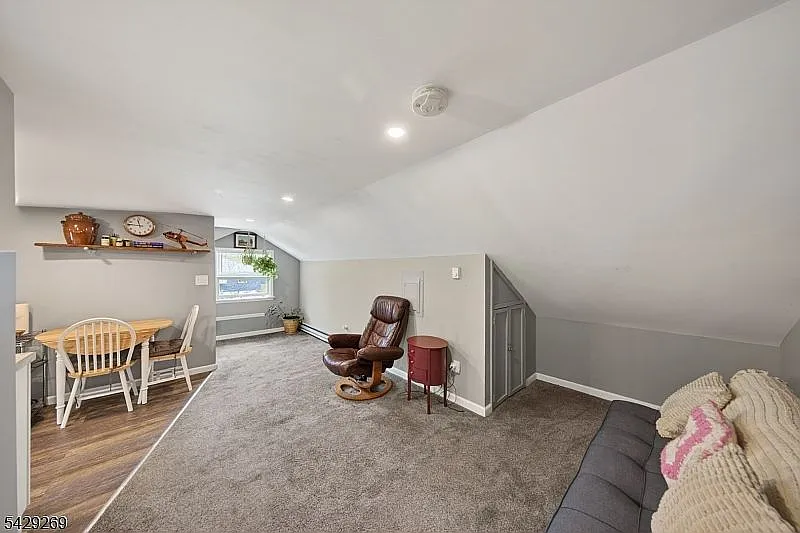 1 bed, 700 sqft, $1,950 — Photo 2