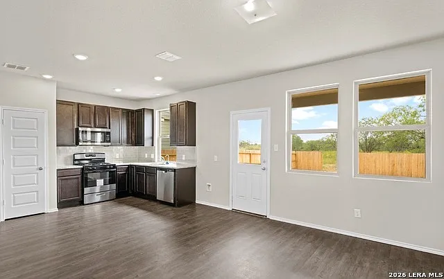 3 bed, 2.5 bath, 1311 sqft, $1,565 — Photo 4
