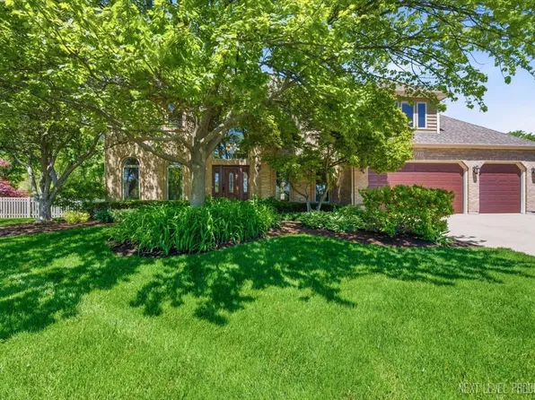 230 Persimmon Dr, St Charles, IL 60174