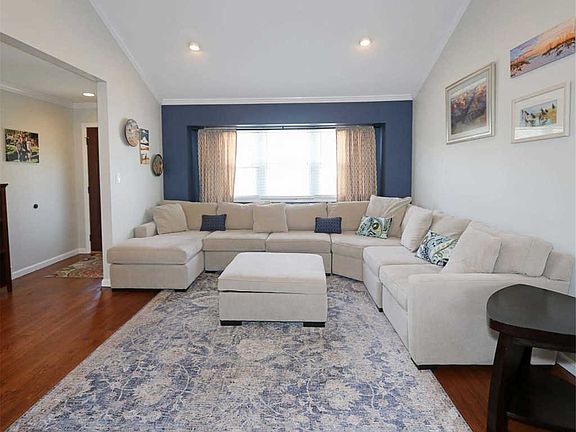 5th image of 84 Lockwood Ave
