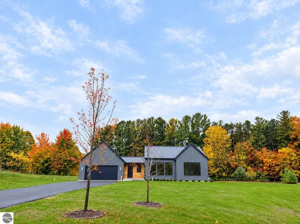 4107 Fireside Trl, Traverse City, MI 49685