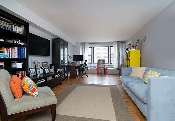 2nd image of 12340 83rd Ave APT 5J