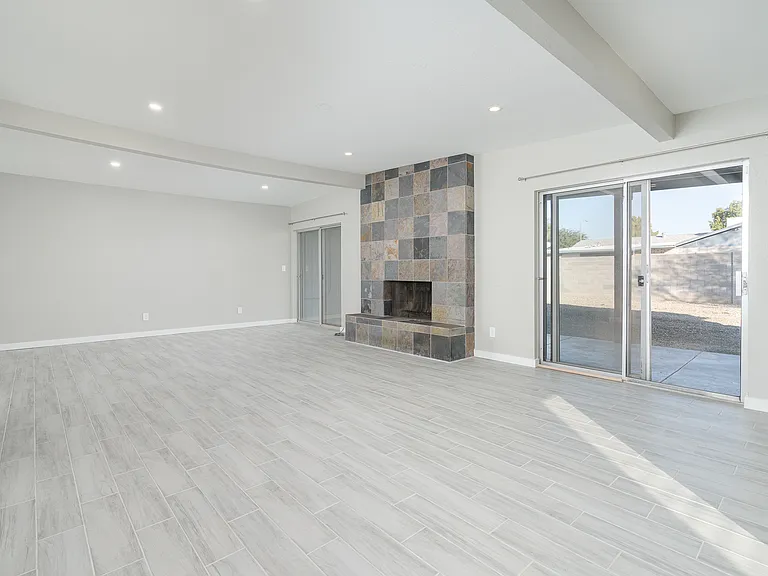 5010 W Beverly Ln — Photo 5