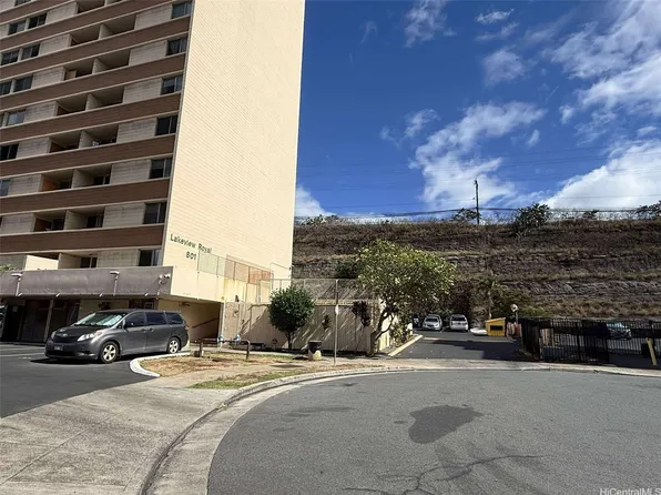 801 Ala Nioi Pl APT 905, Honolulu, HI 96818