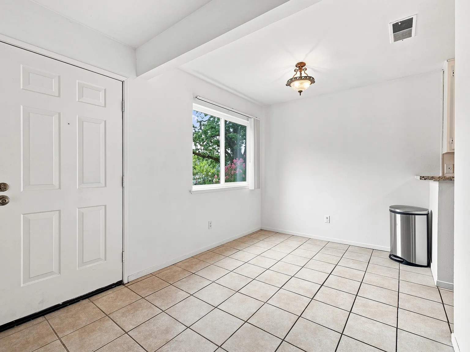 2 bed, 1030 sqft, $2,700 — Photo 4