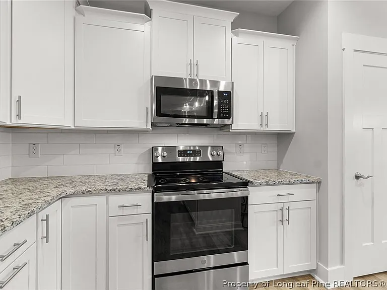 105 Woodford Ln — Photo 11