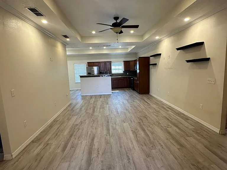917 Almond Tree Ln — Photo 4
